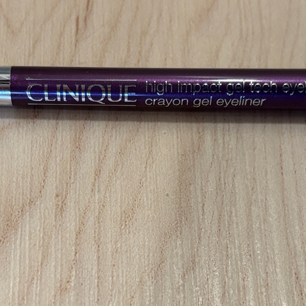 Clinique Gel Tech Eyeliner in Sparkling Amethyst - Picture 2 of 4